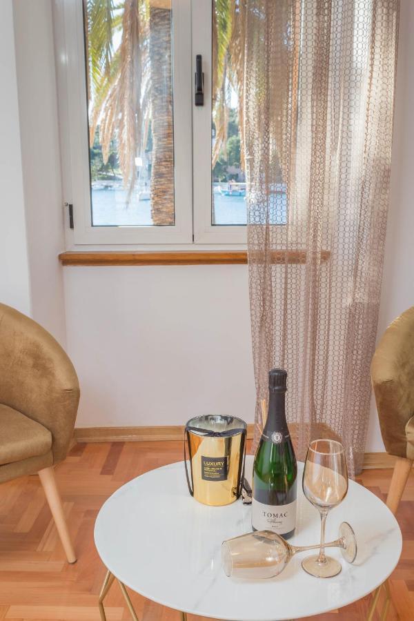 Deluxe Dreamy Room In The Center Of Hvar With Sea View 흐바르 외부 사진